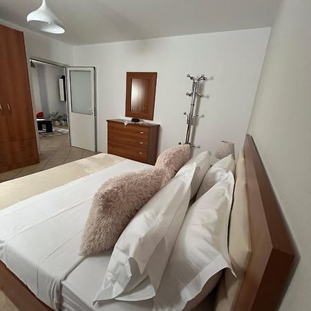 Iljazi'S Apartaments Vlorë Buitenkant foto