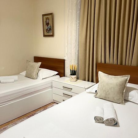 Iljazi'S Apartaments Vlorë Buitenkant foto