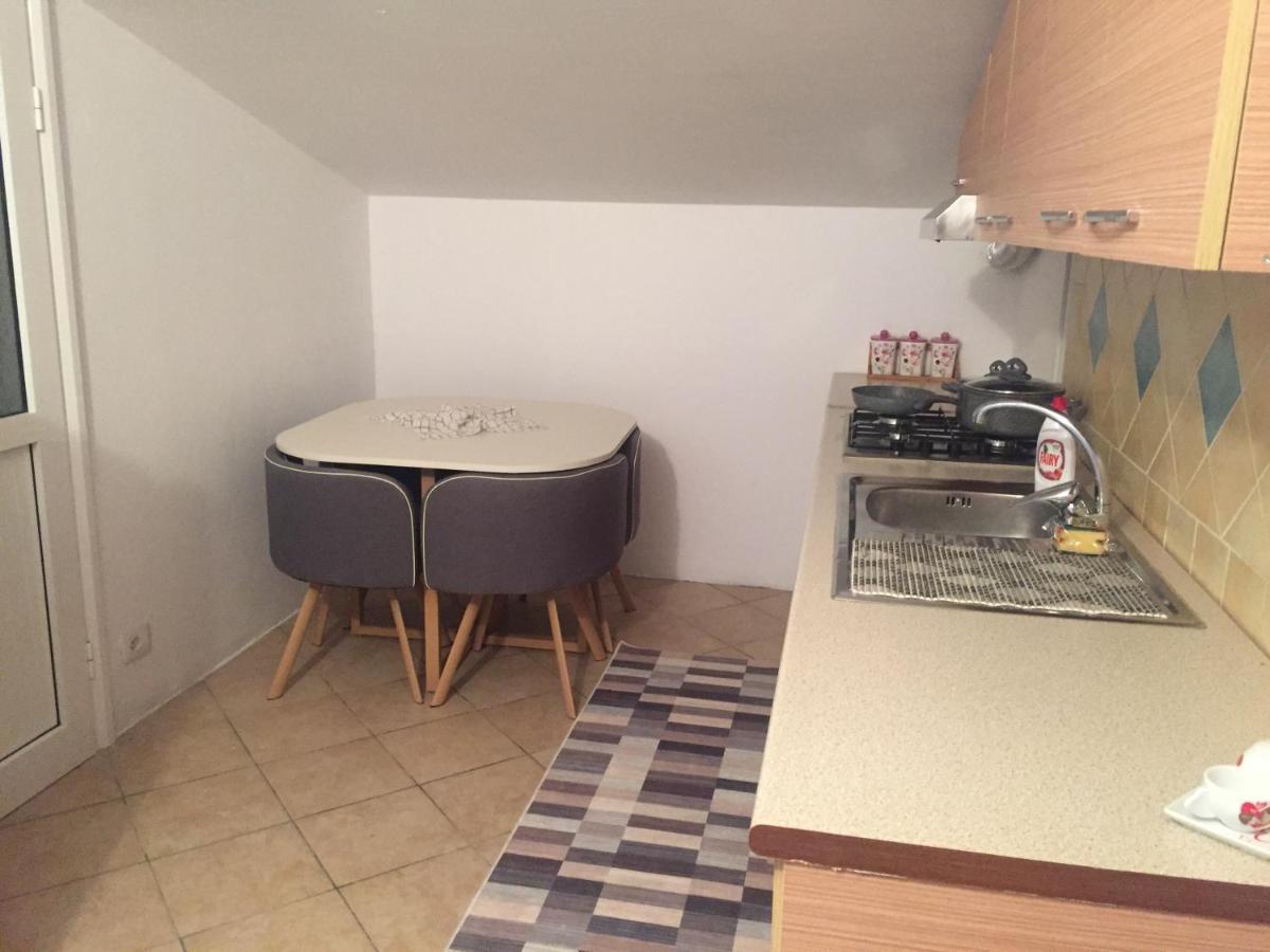 Iljazi'S Apartaments Vlorë Buitenkant foto