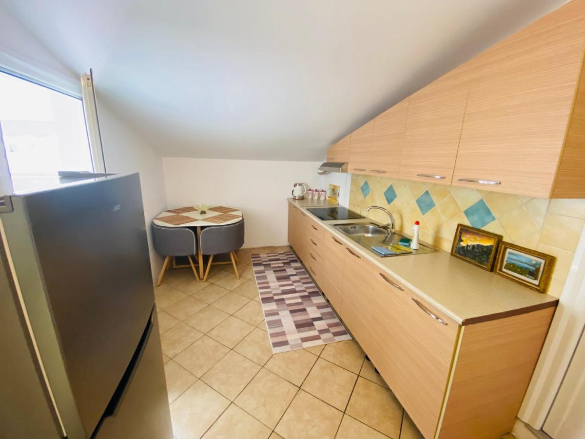 Iljazi'S Apartaments Vlorë Buitenkant foto