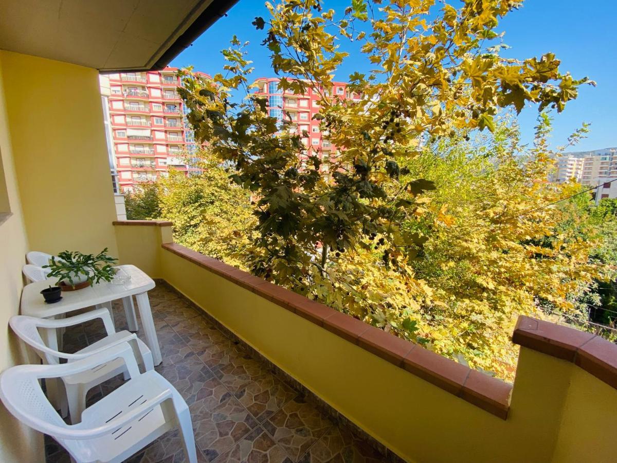 Iljazi'S Apartaments Vlorë Buitenkant foto