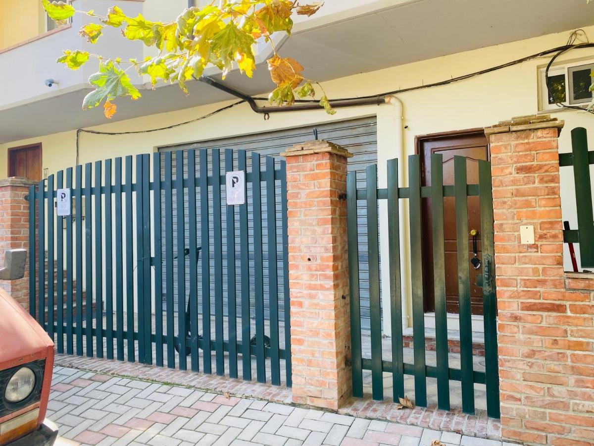 Iljazi'S Apartaments Vlorë Buitenkant foto