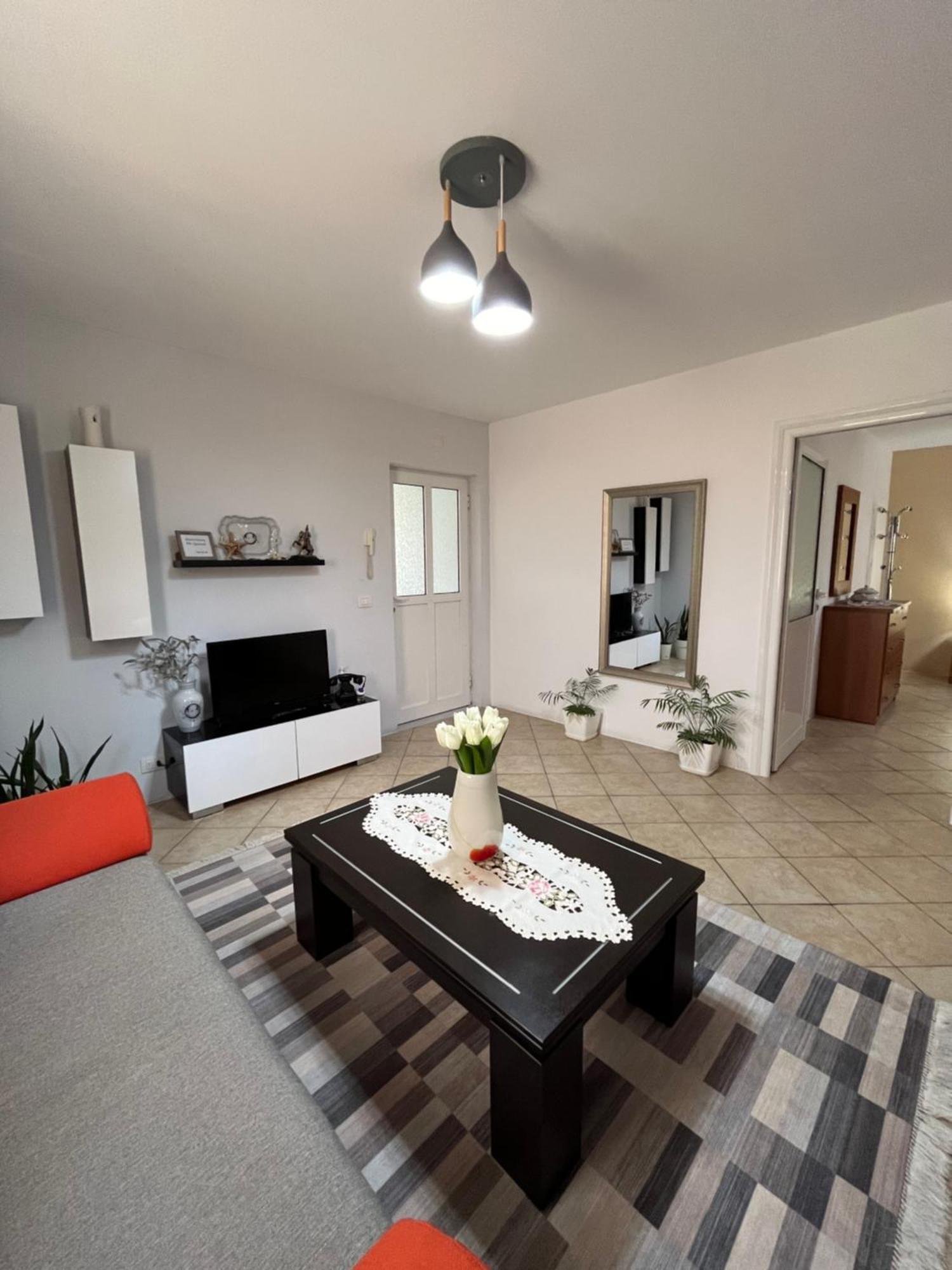 Iljazi'S Apartaments Vlorë Buitenkant foto