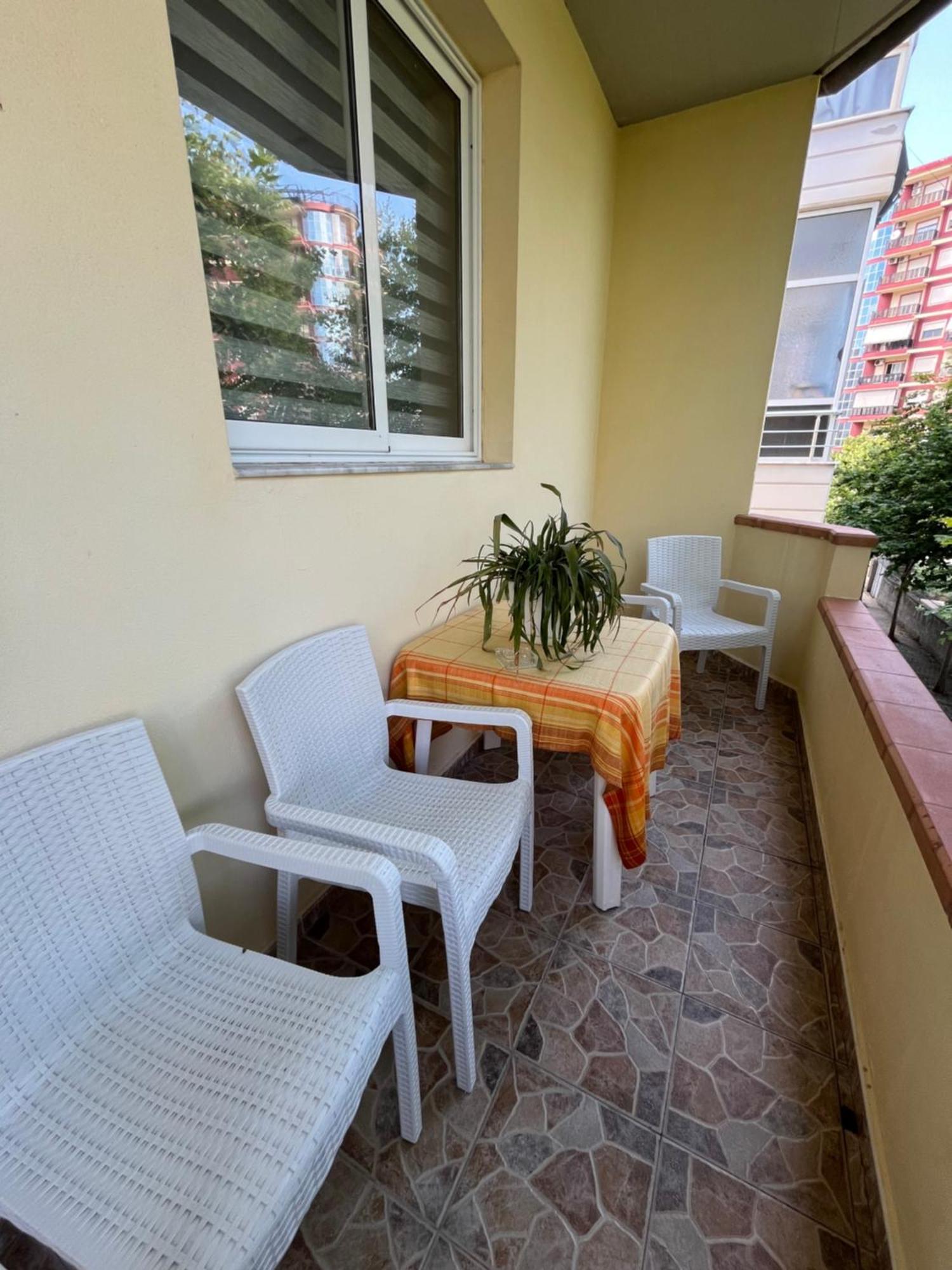 Iljazi'S Apartaments Vlorë Buitenkant foto