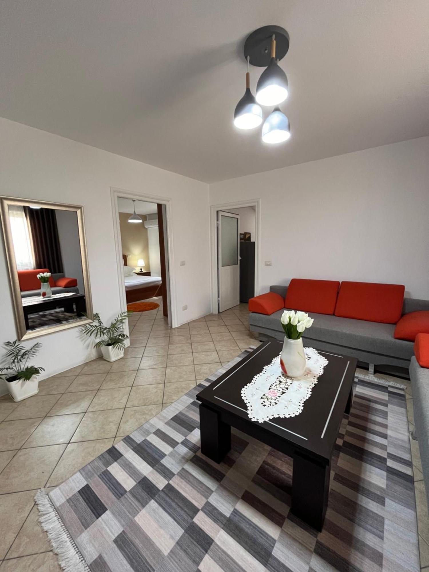 Iljazi'S Apartaments Vlorë Buitenkant foto