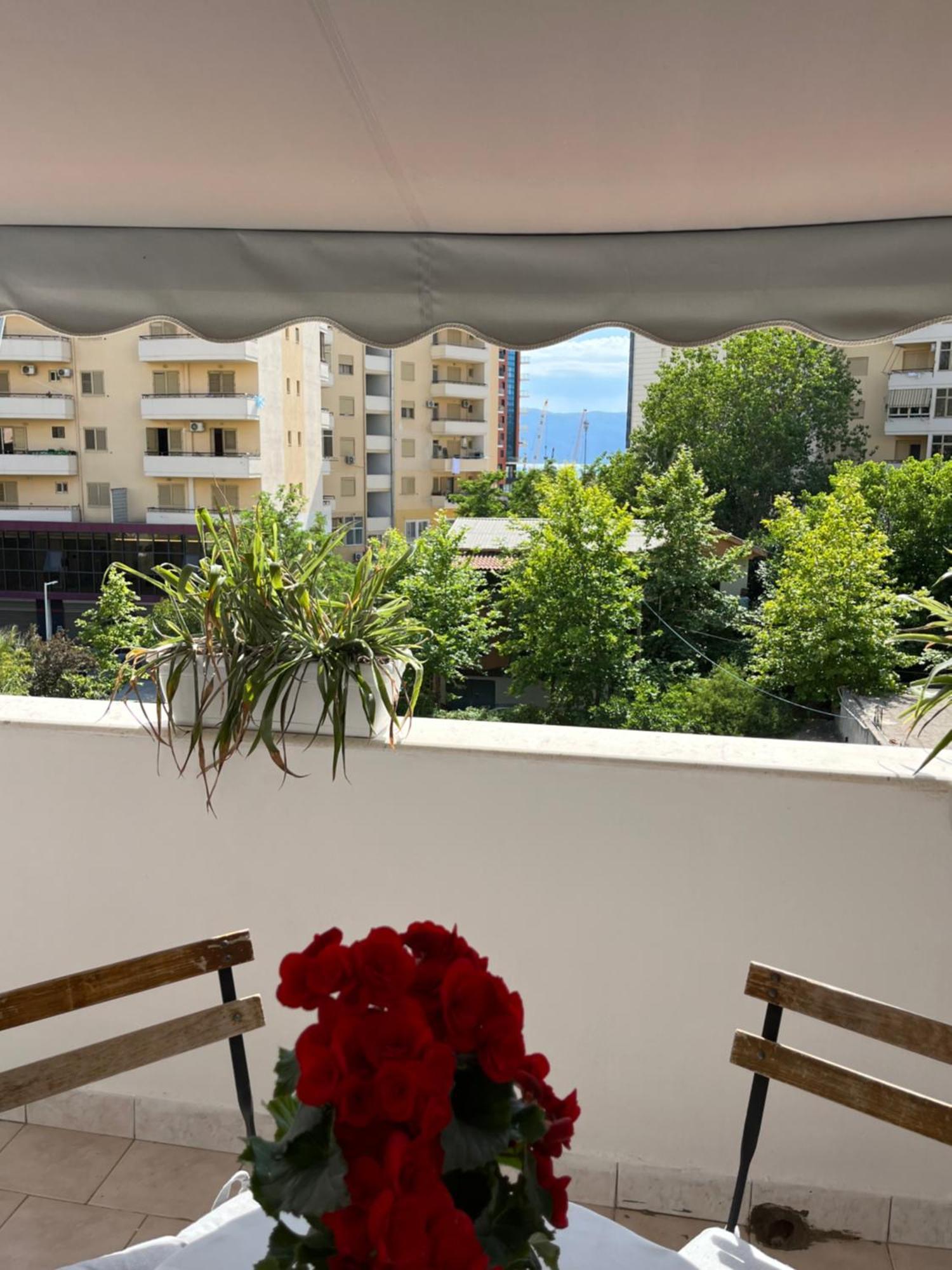 Iljazi'S Apartaments Vlorë Buitenkant foto
