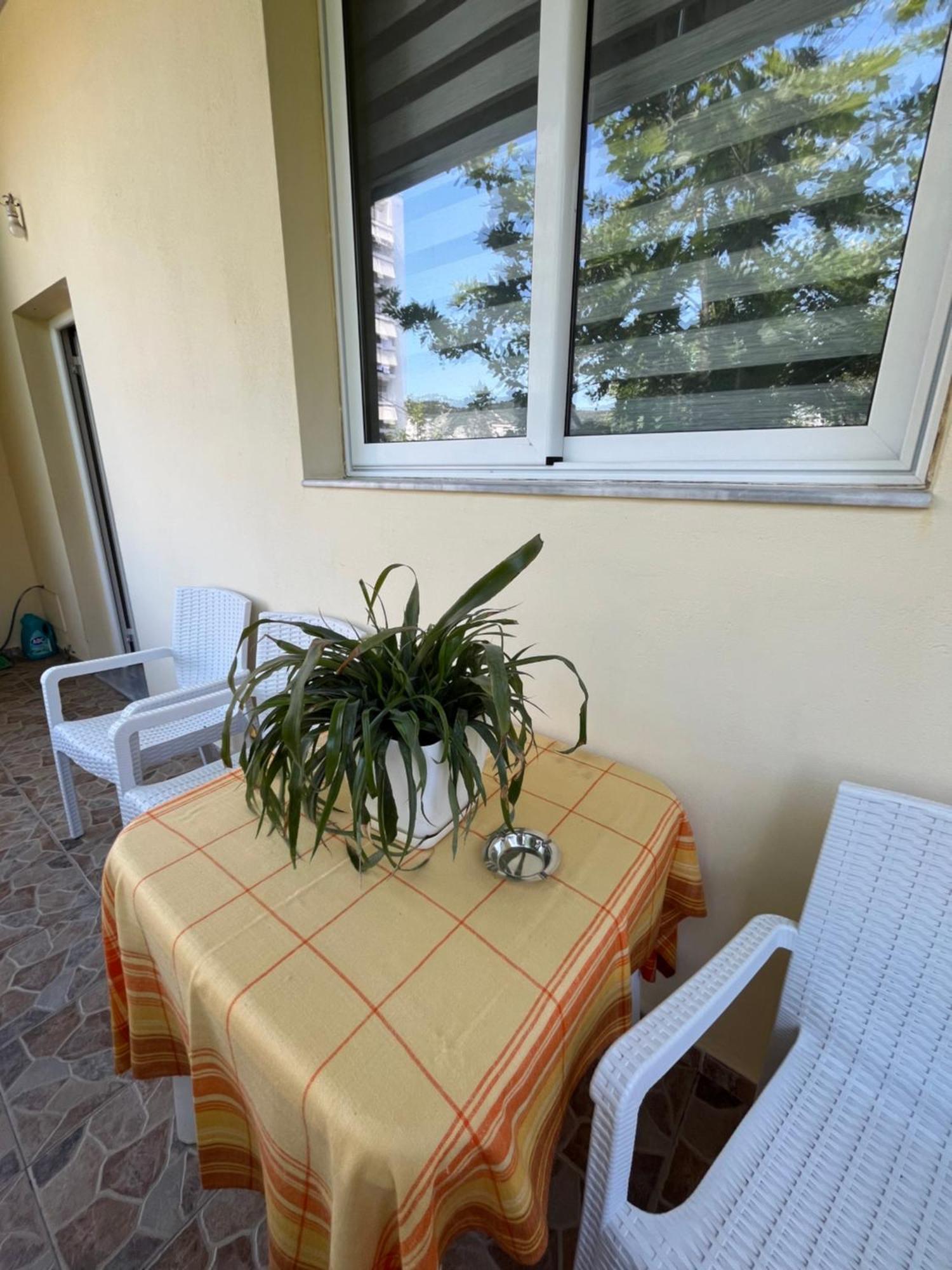 Iljazi'S Apartaments Vlorë Buitenkant foto
