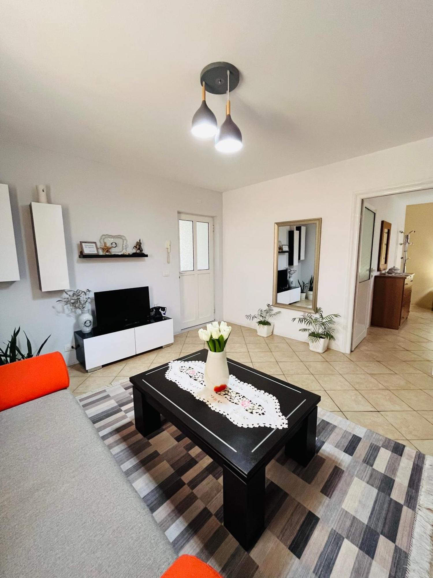 Iljazi'S Apartaments Vlorë Buitenkant foto