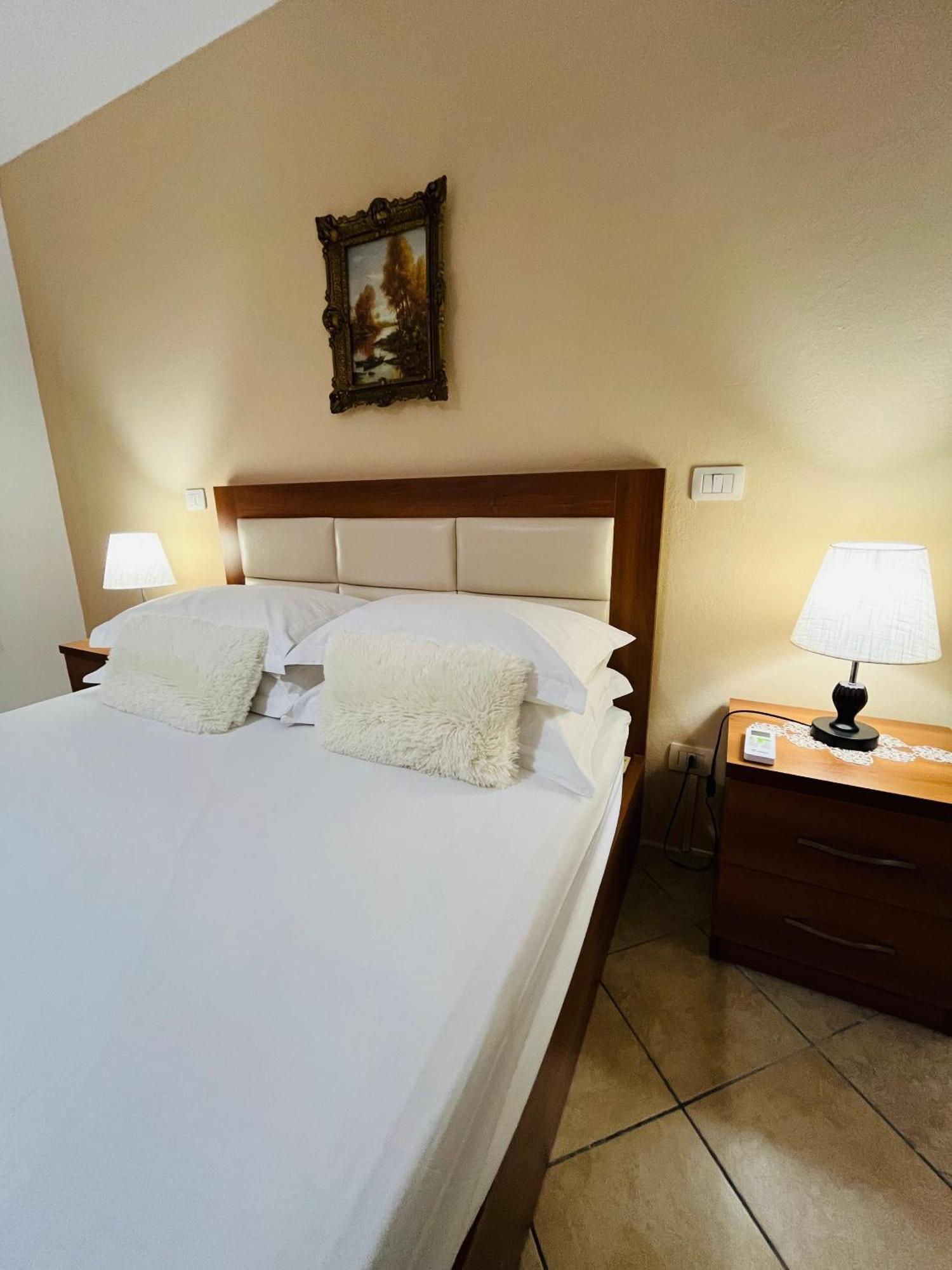 Iljazi'S Apartaments Vlorë Buitenkant foto
