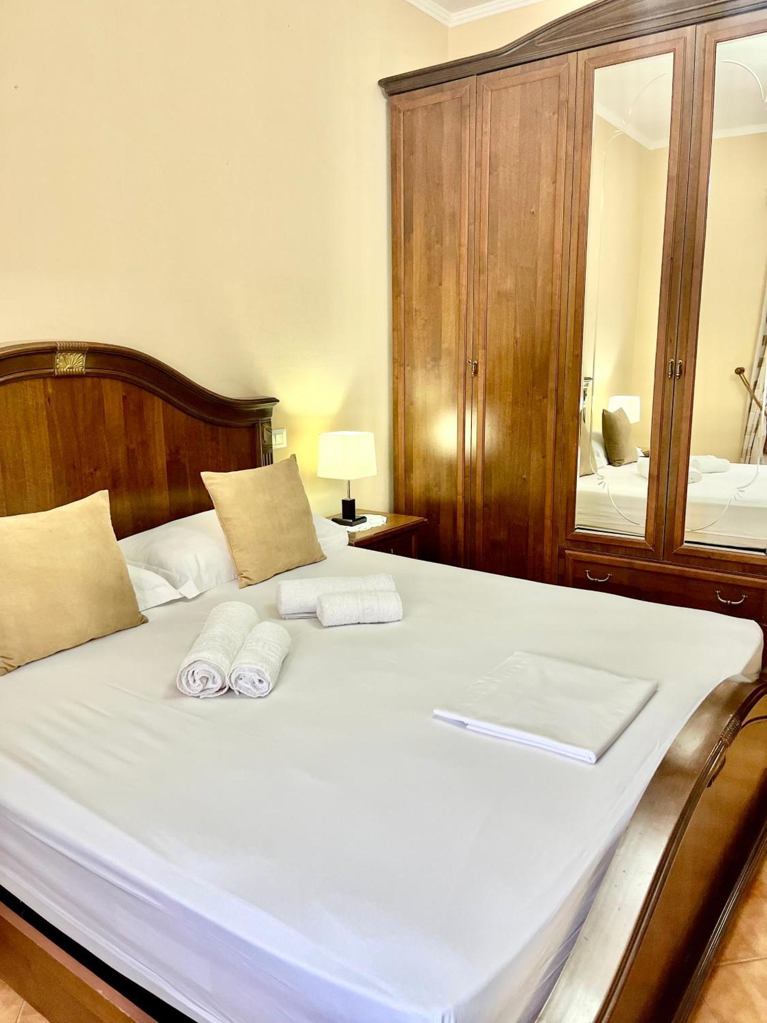 Iljazi'S Apartaments Vlorë Buitenkant foto