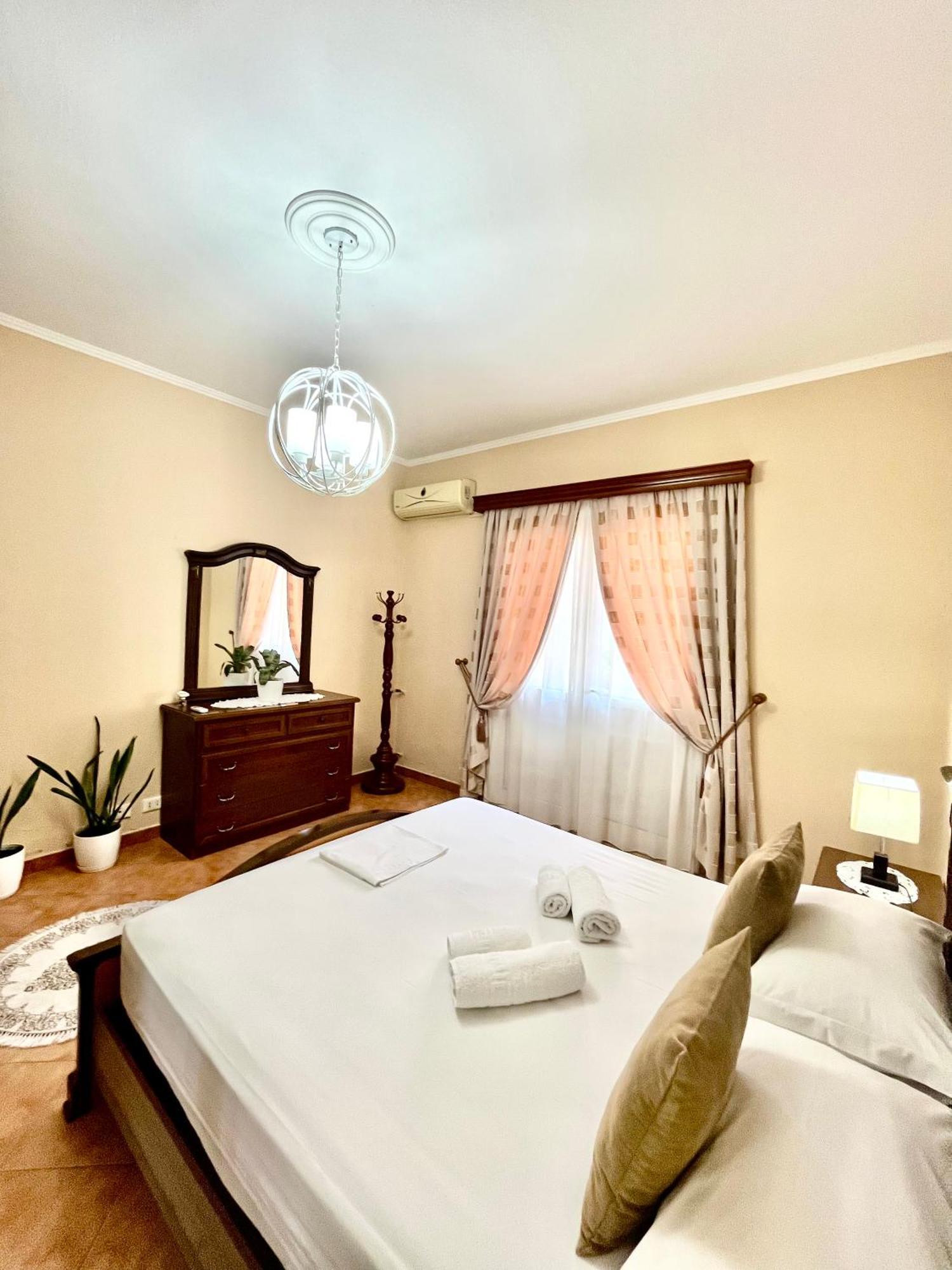 Iljazi'S Apartaments Vlorë Buitenkant foto