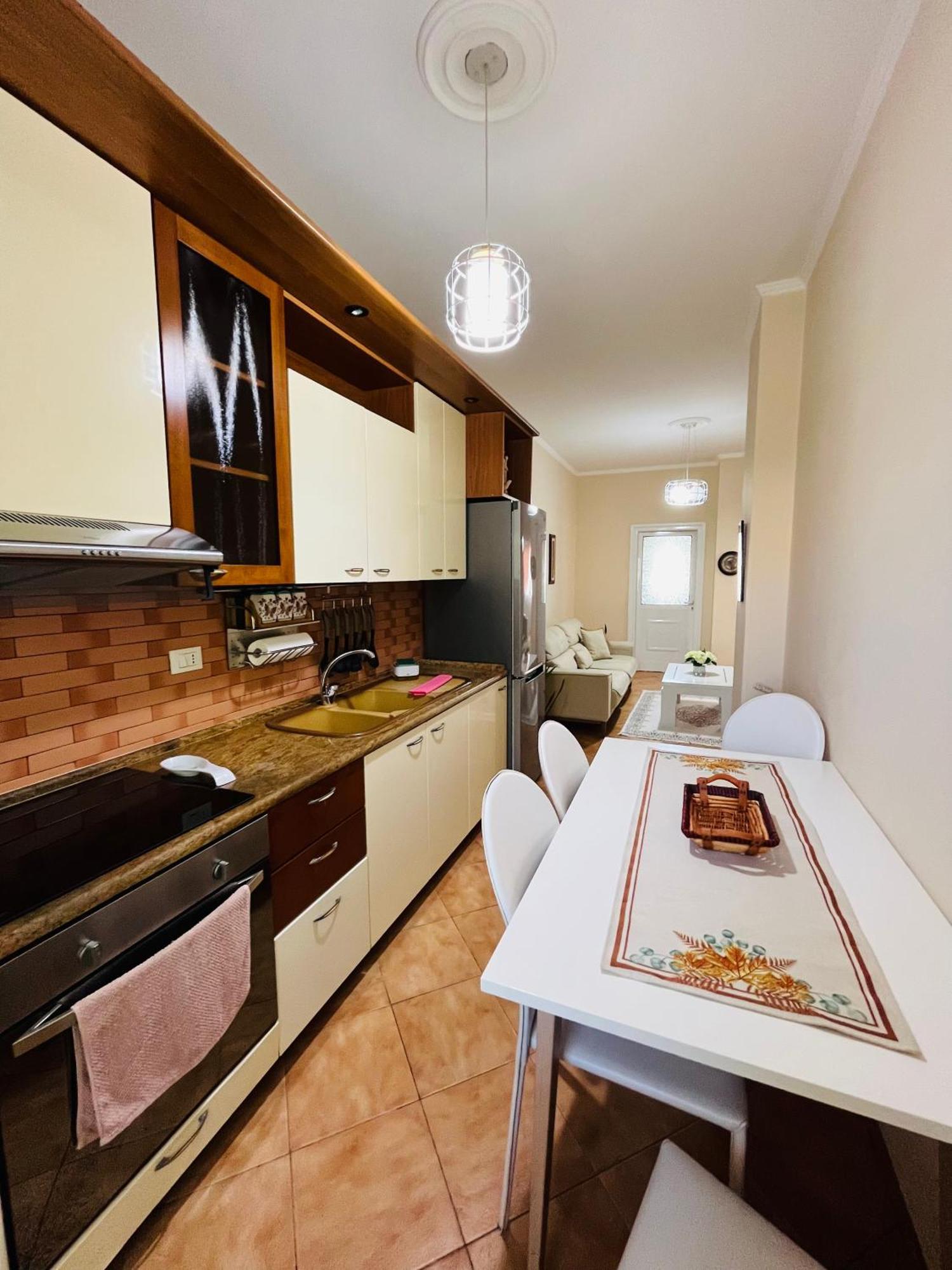 Iljazi'S Apartaments Vlorë Buitenkant foto