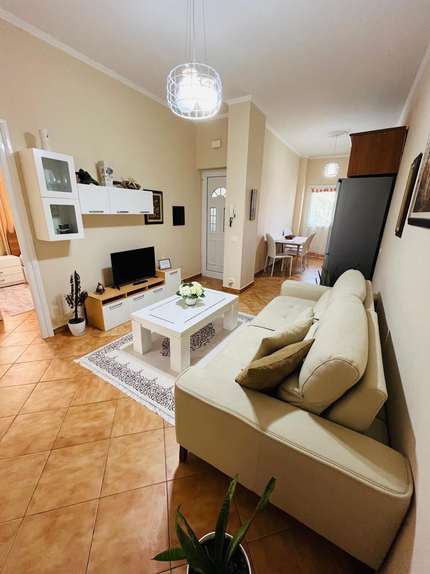 Iljazi'S Apartaments Vlorë Buitenkant foto