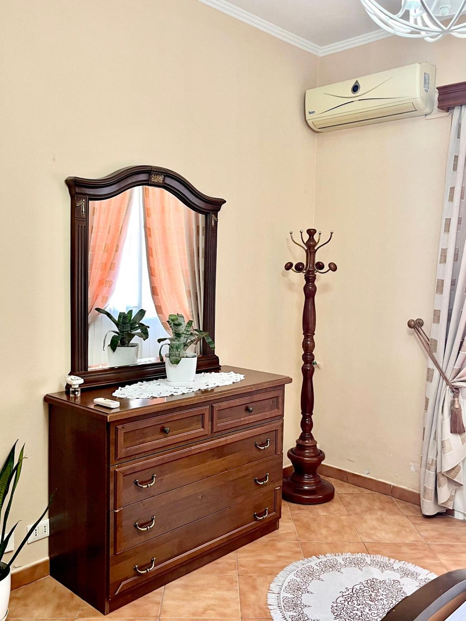 Iljazi'S Apartaments Vlorë Buitenkant foto