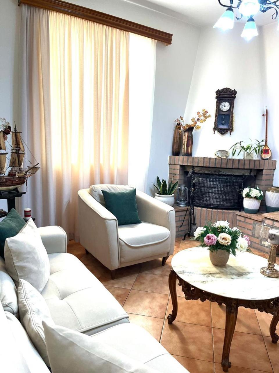 Iljazi'S Apartaments Vlorë Buitenkant foto