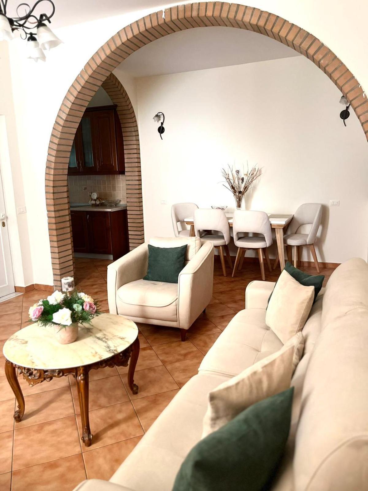 Iljazi'S Apartaments Vlorë Buitenkant foto