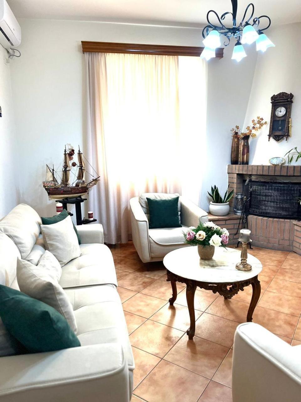 Iljazi'S Apartaments Vlorë Buitenkant foto