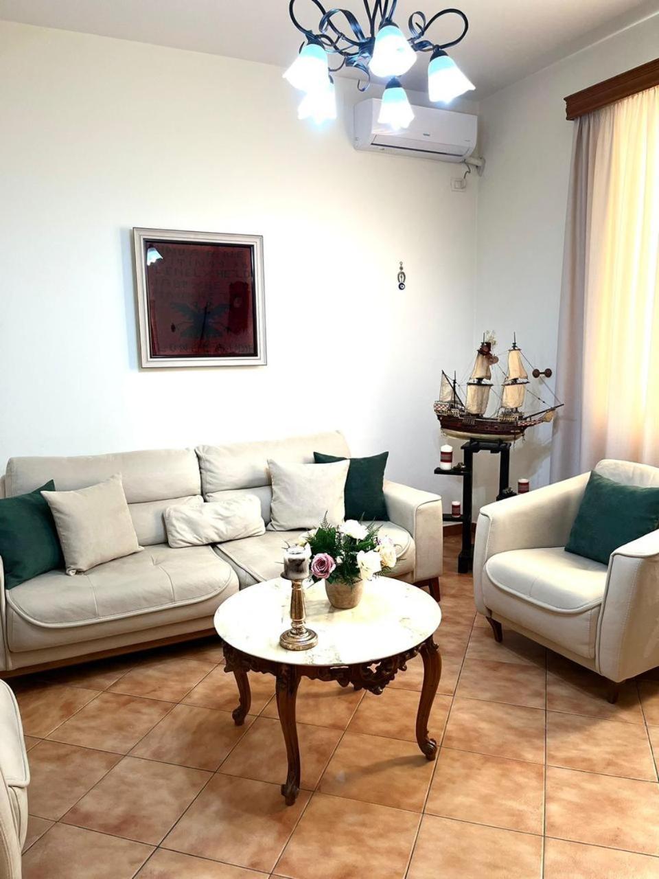 Iljazi'S Apartaments Vlorë Buitenkant foto