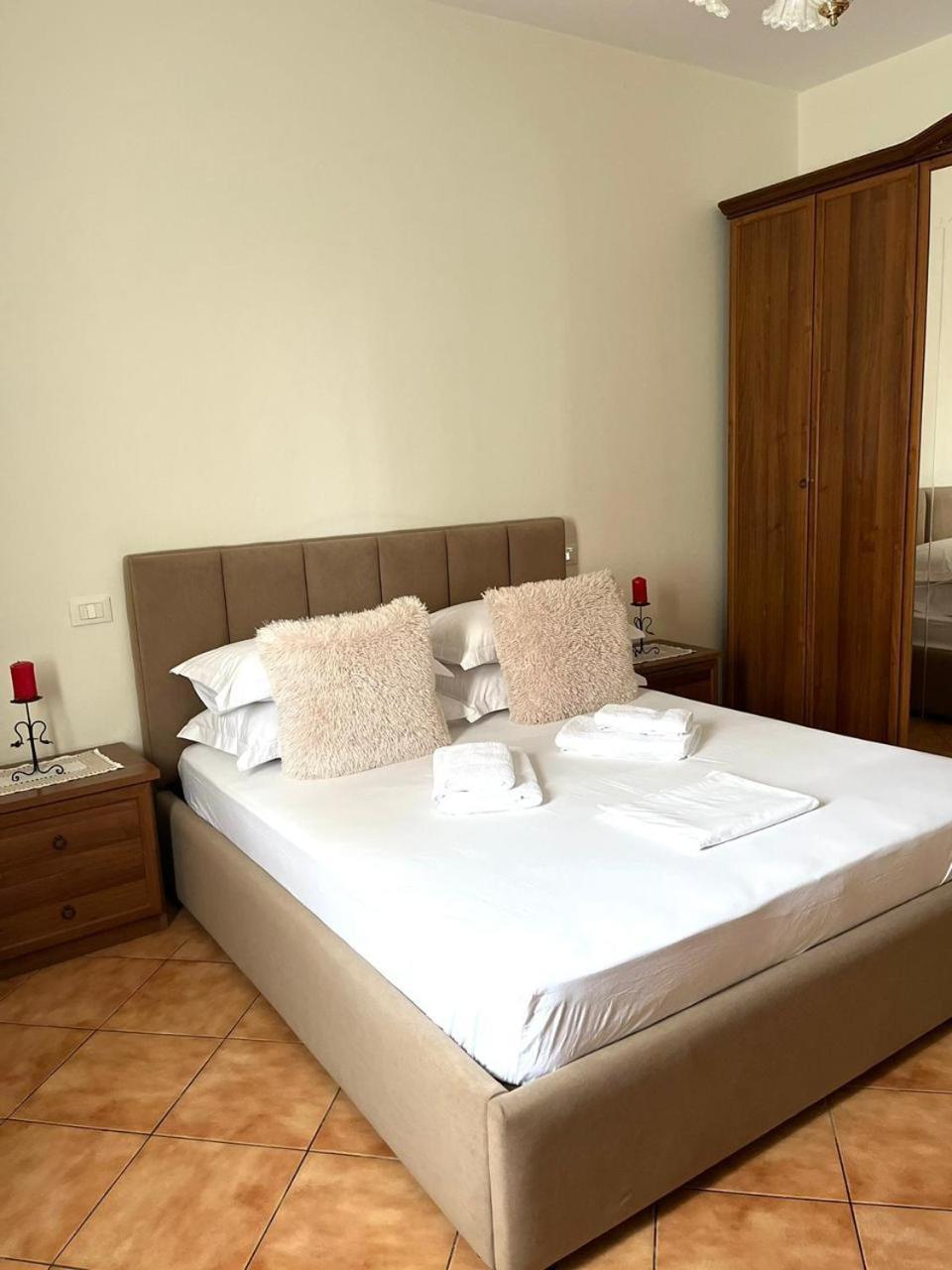 Iljazi'S Apartaments Vlorë Buitenkant foto