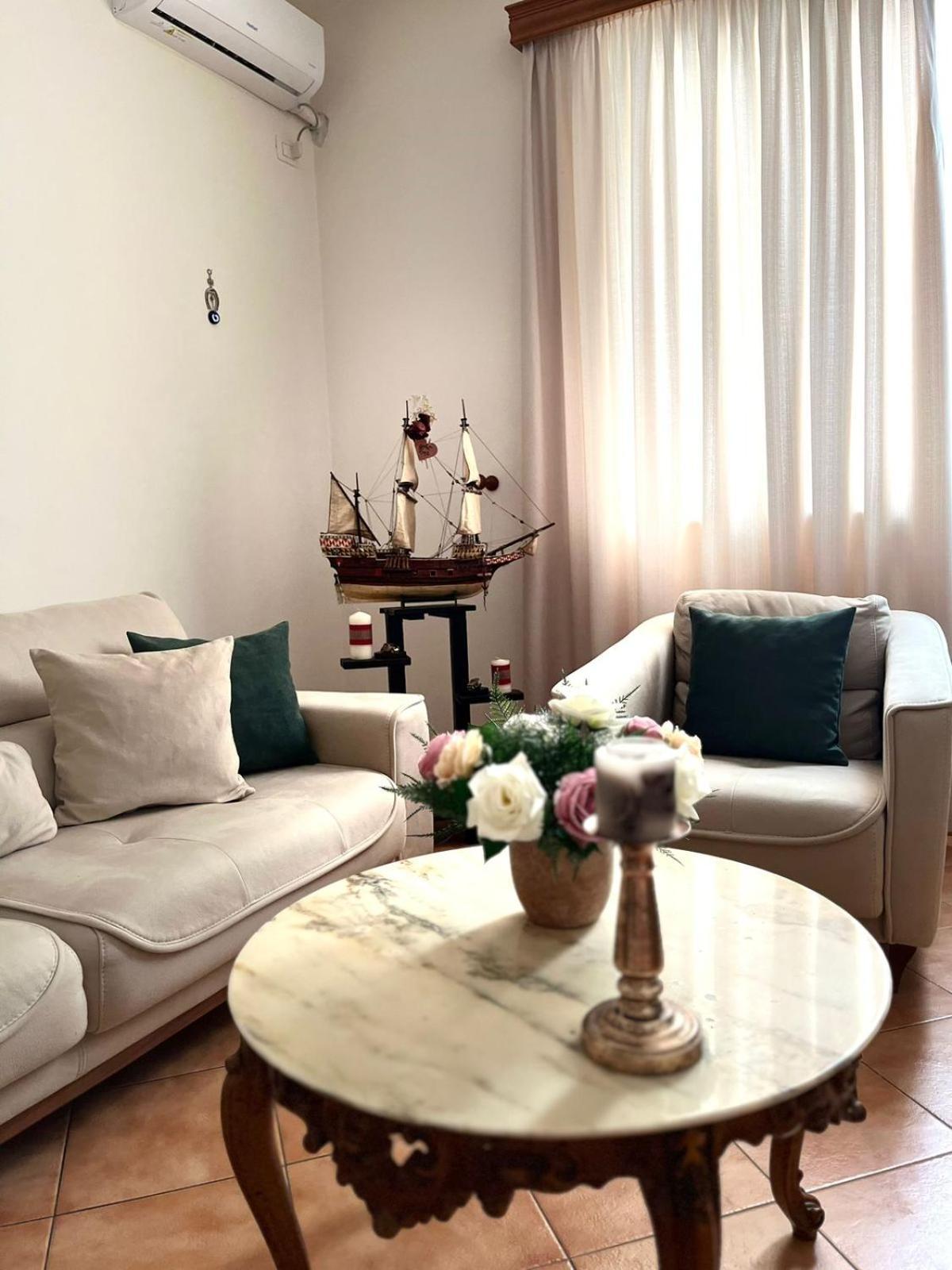 Iljazi'S Apartaments Vlorë Buitenkant foto