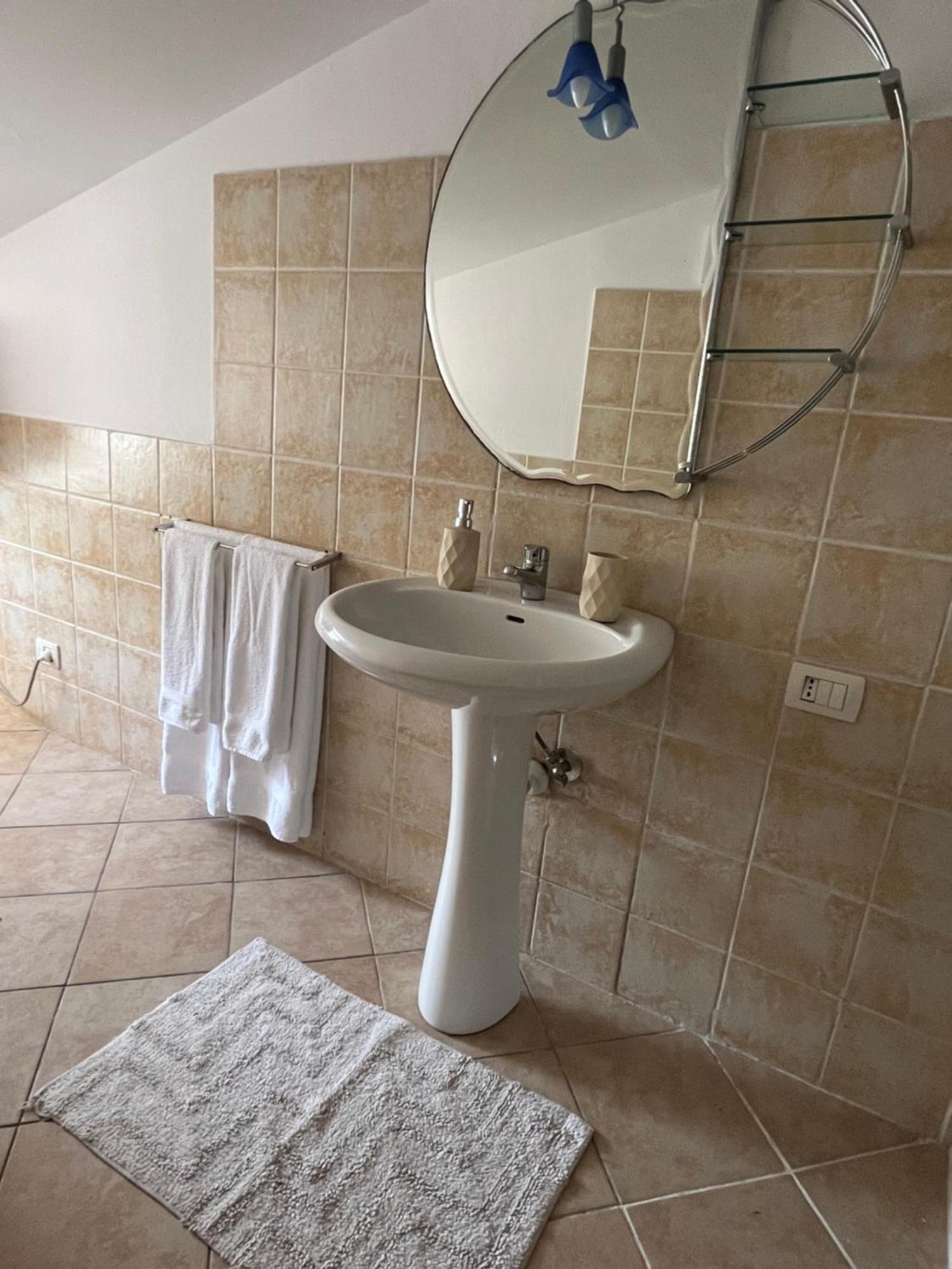 Iljazi'S Apartaments Vlorë Buitenkant foto