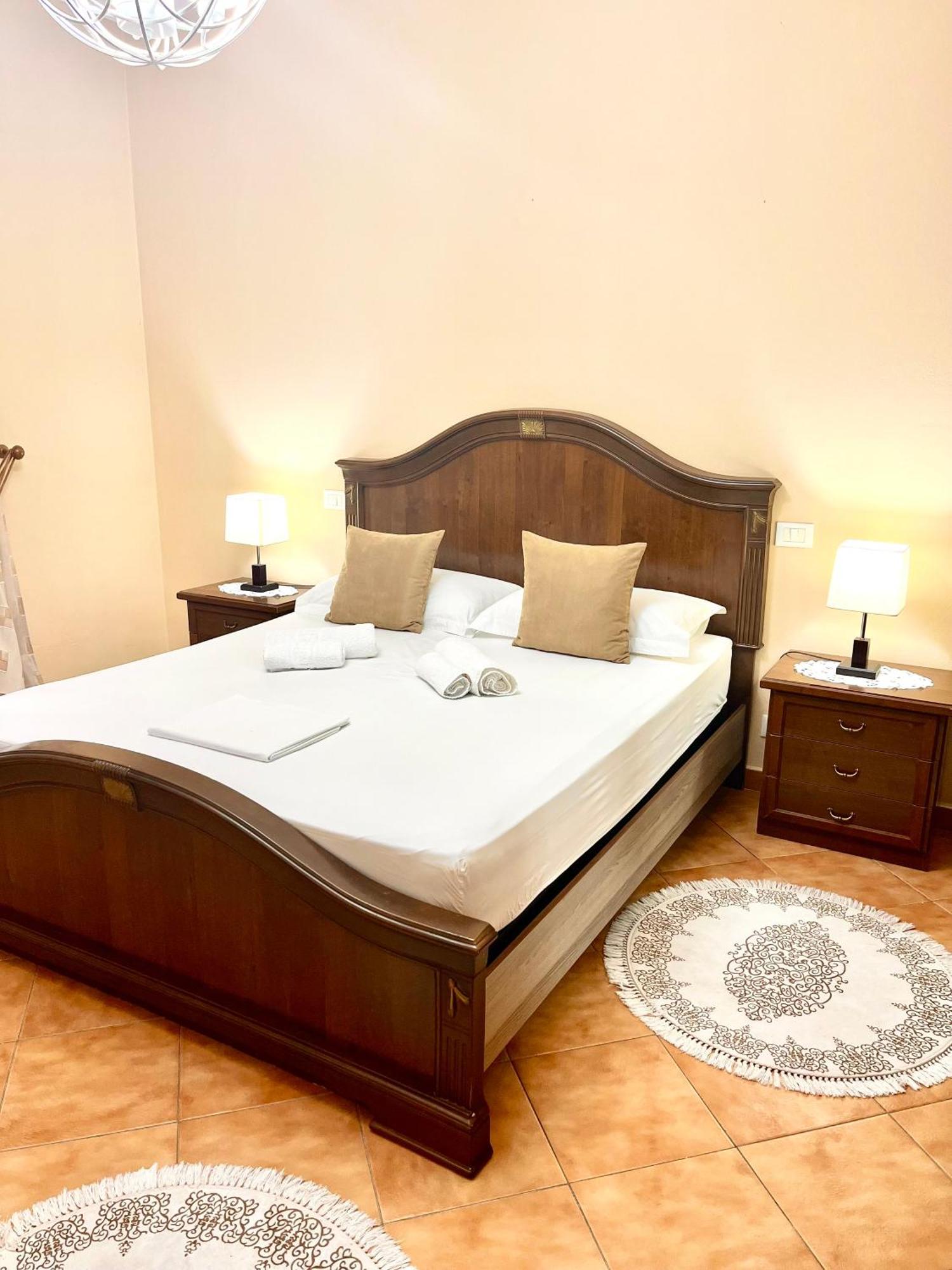 Iljazi'S Apartaments Vlorë Buitenkant foto